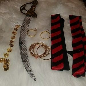 Accessories to pirate costume